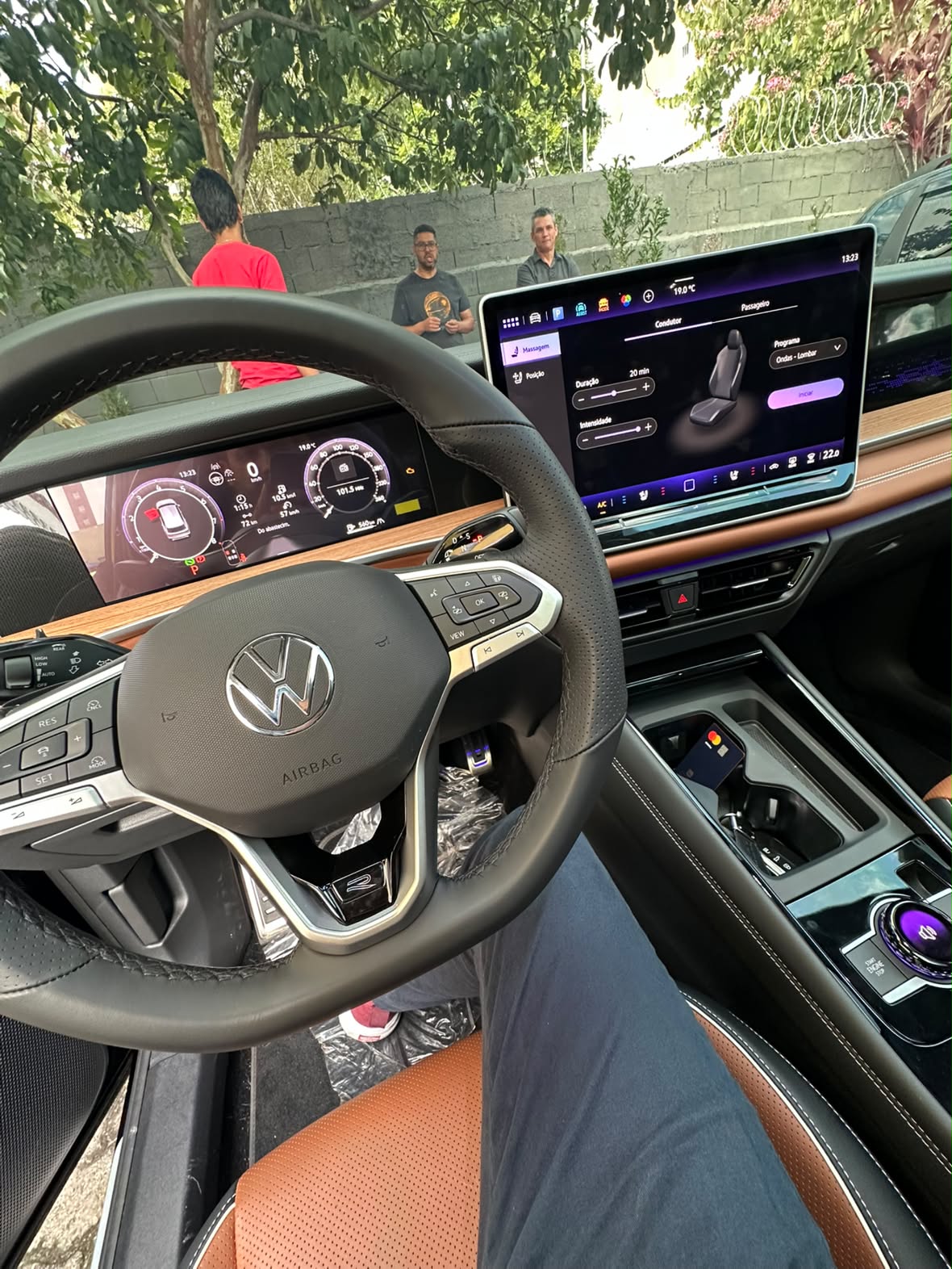 Interior Volkswagen — painel digital e multimídia