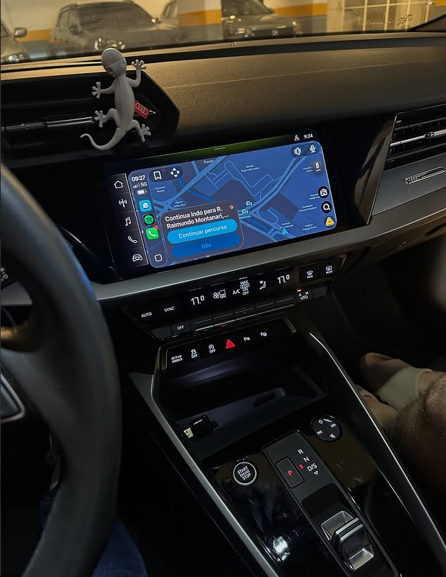 Painel Audi com Apple CarPlay ativo